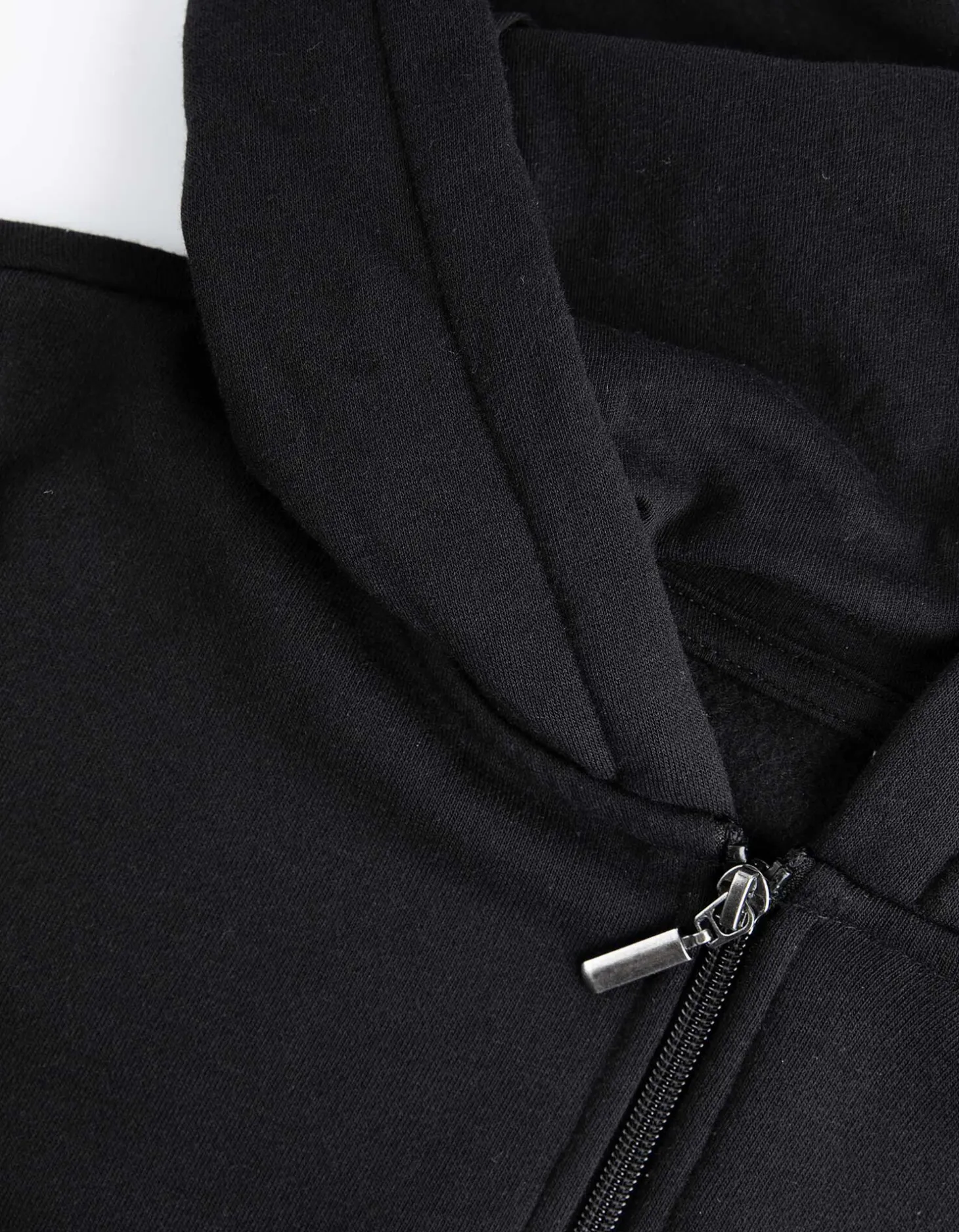 Cropped sweatjack - Capuchon met tunnelkoord - zwart