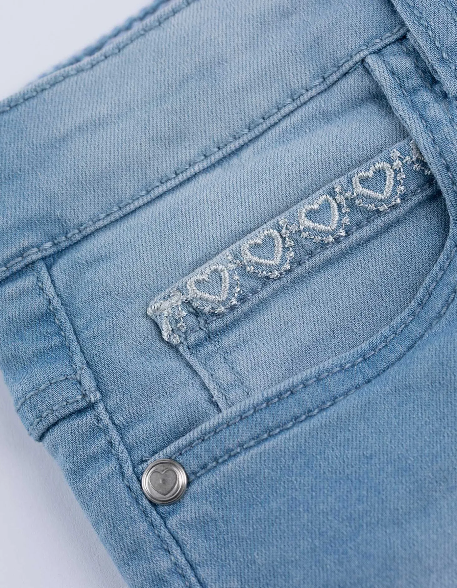 Denim short - Borduursels - lichtblauw