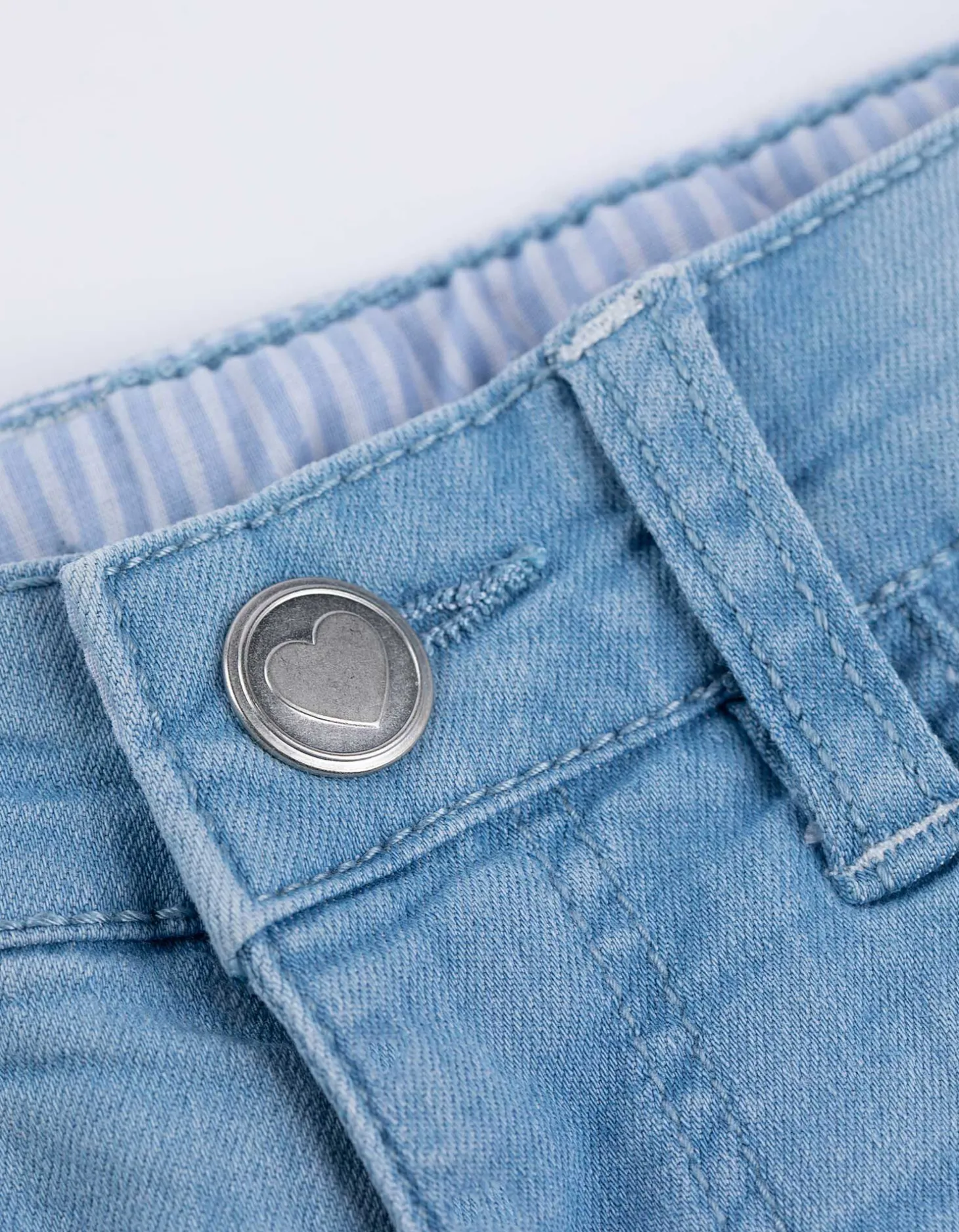 Denim short - Borduursels - lichtblauw