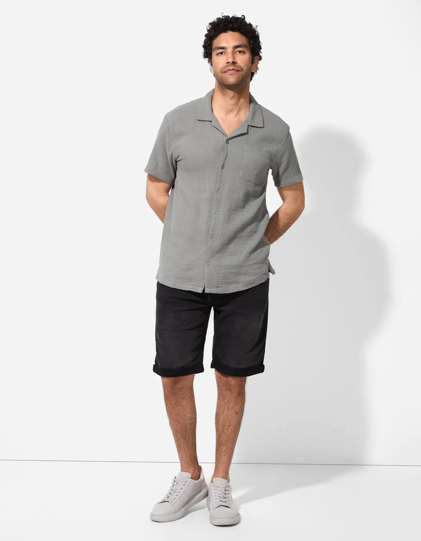 Denim short - Vaste pijpomslag - zwart