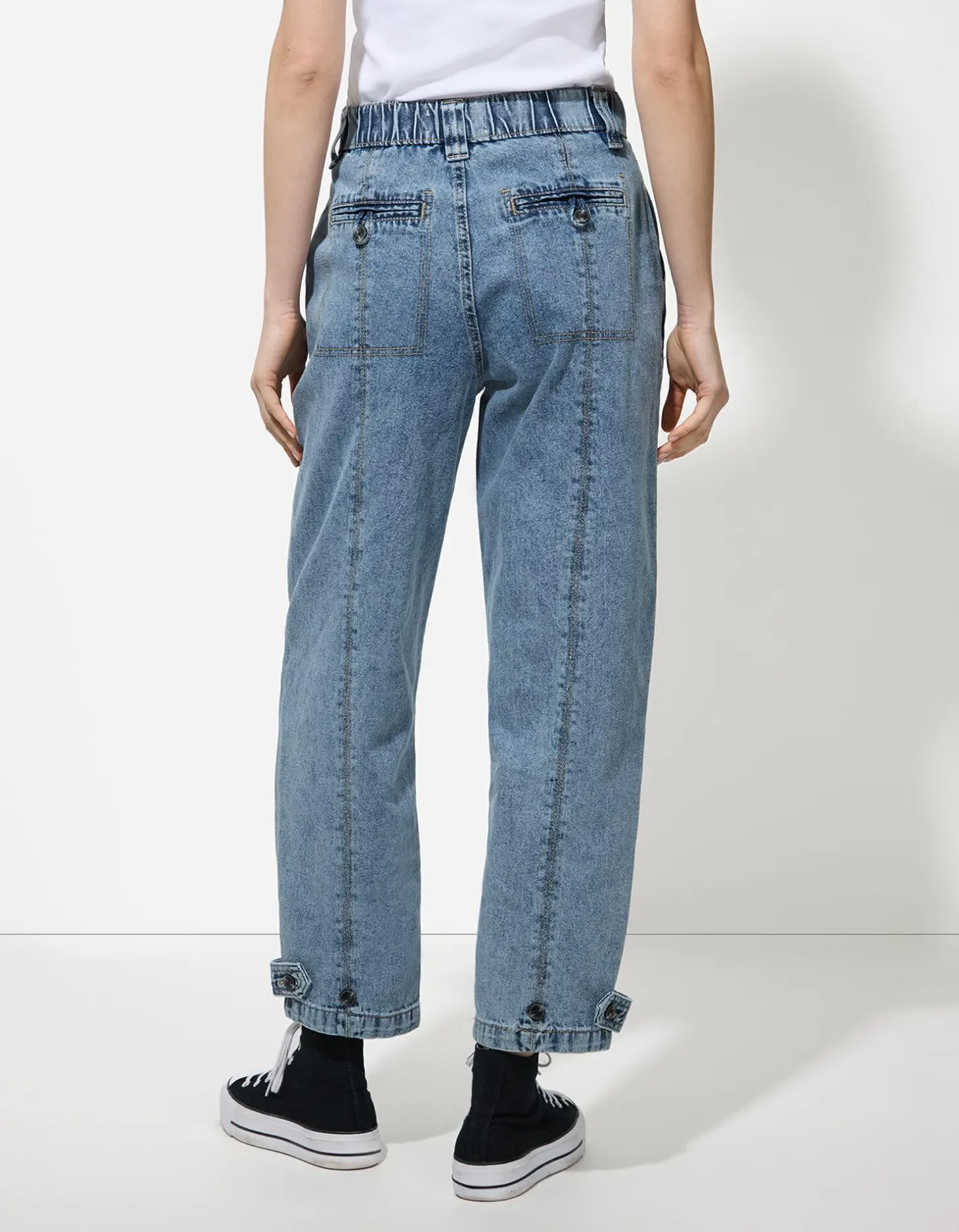 Jeans - Contrastnaden - lichtblauw