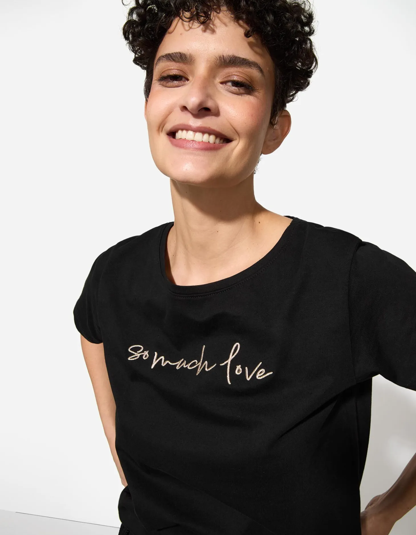 T-shirt - Borduursels - zwart