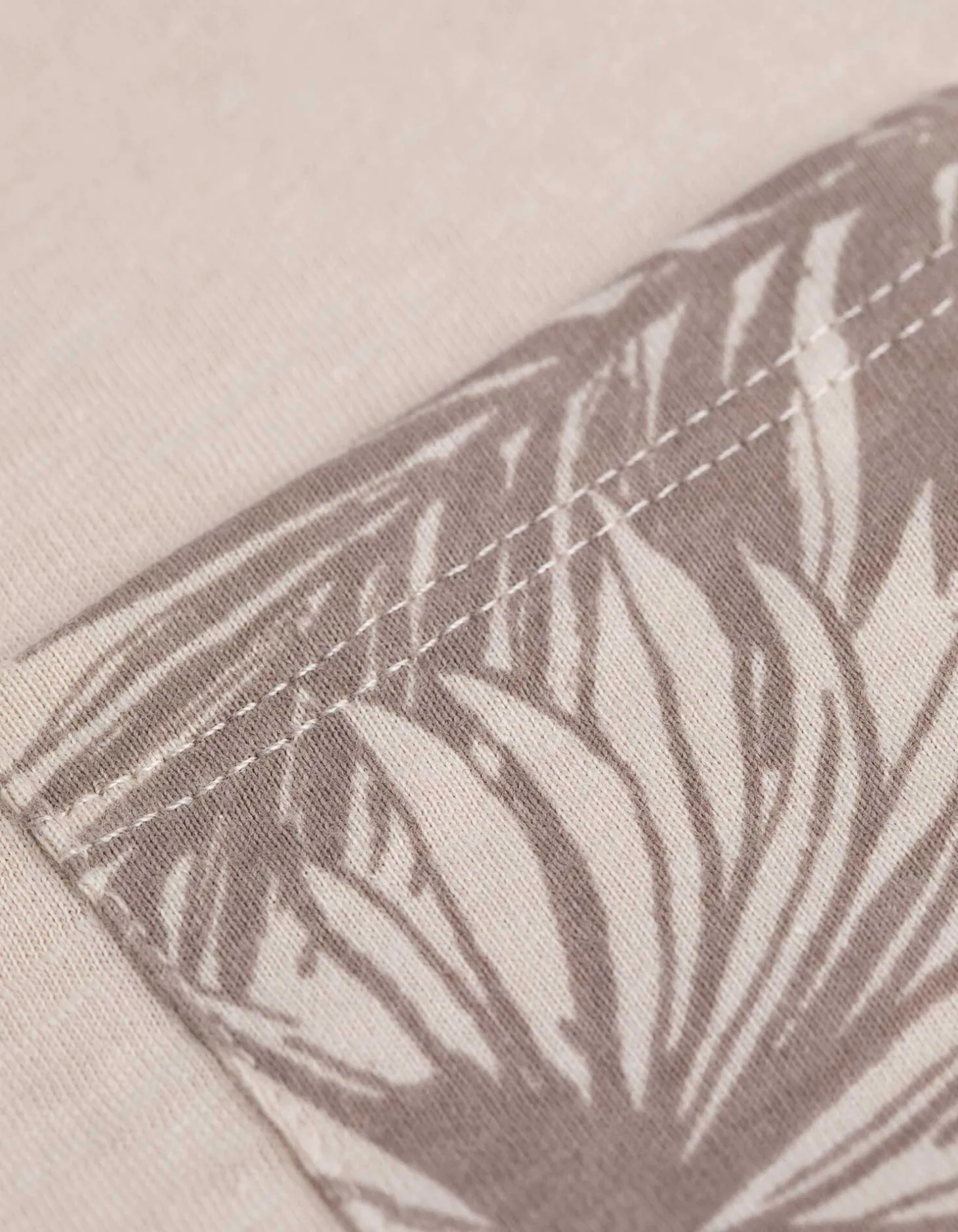 T-shirt - Borstzak - beige