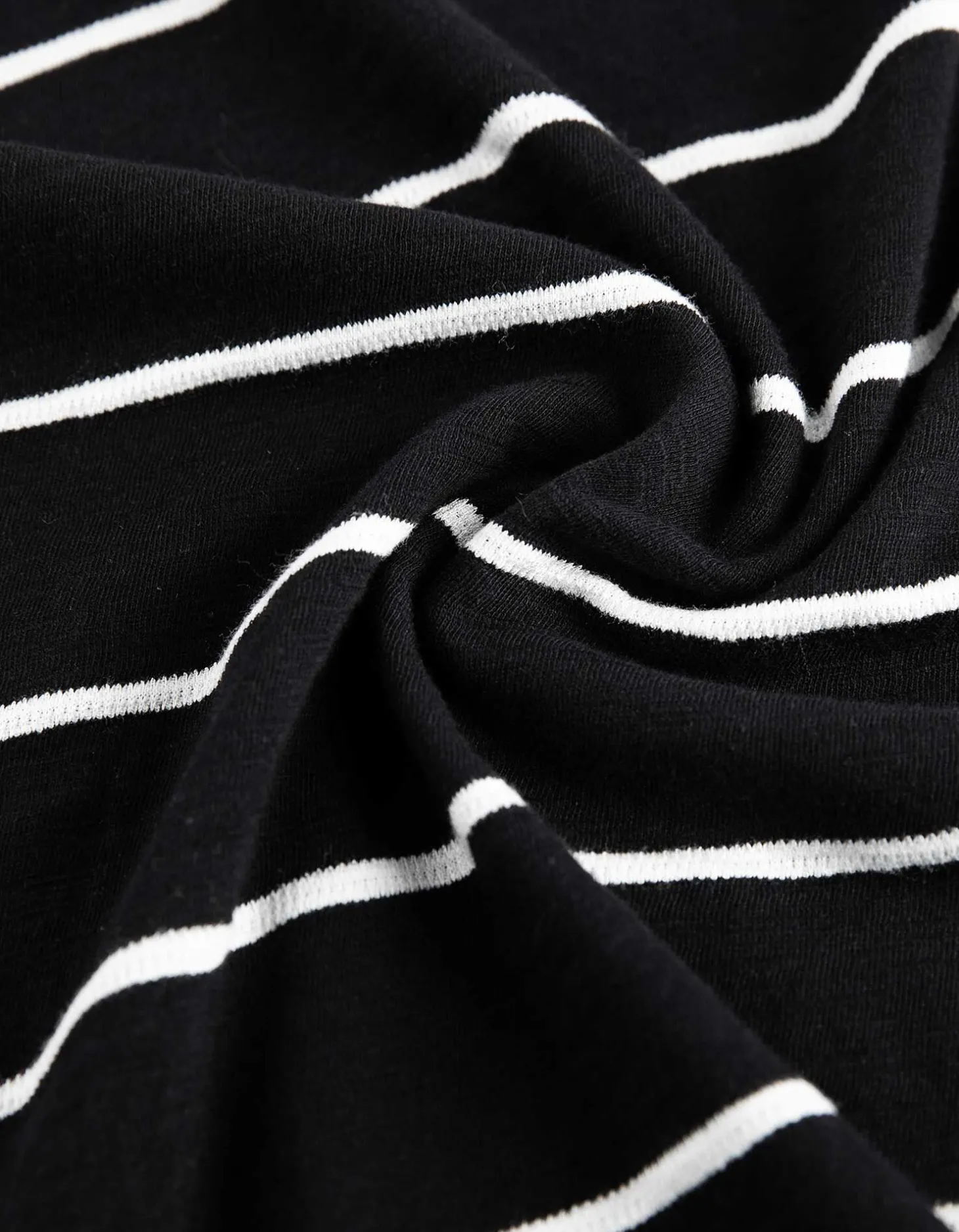 T-shirt - V-hals - zwart